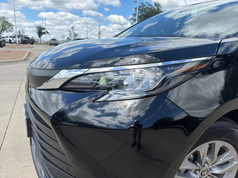 2026 Toyota Sienna - Image 4
