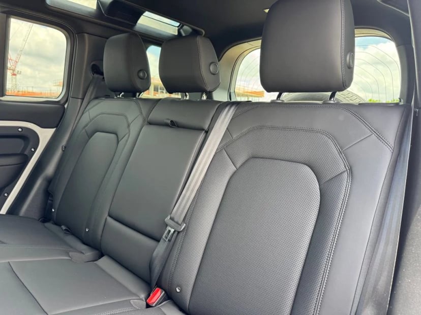 2026 Land Rover Defender 110 - Image 14