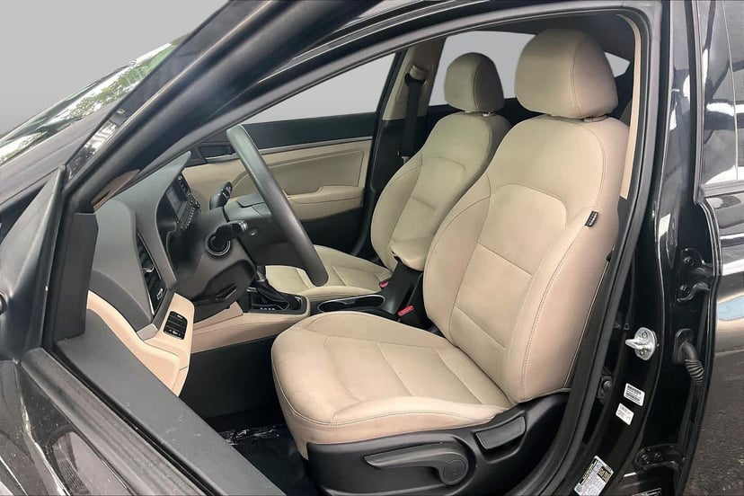 2017 Hyundai Elantra - Image 8