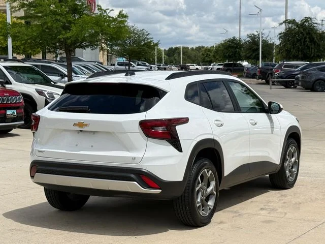 2025 Chevrolet Trax - Image 2