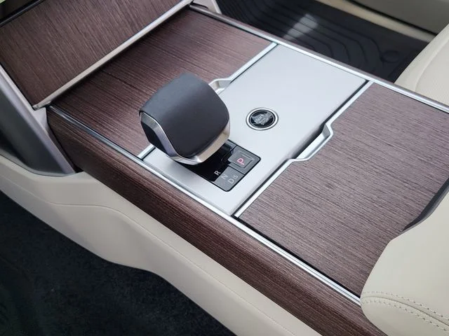2026 Land Rover Range Rover - Image 18