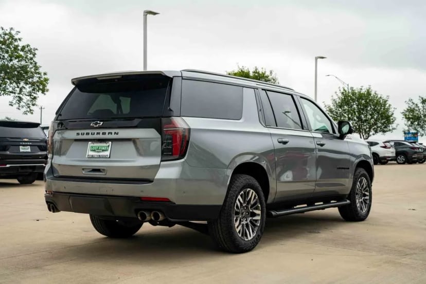 2025 Chevrolet Suburban - Image 3