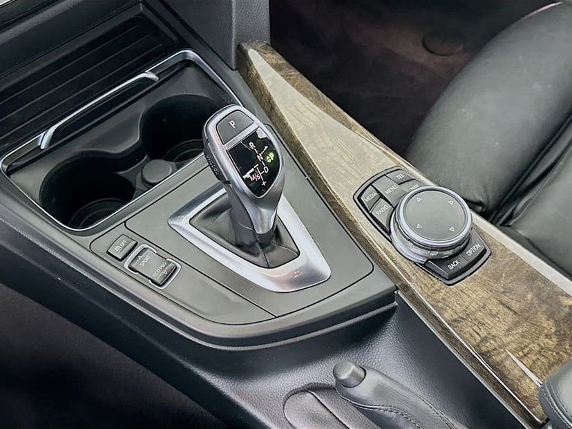 2016 BMW 3 Series - Image 16