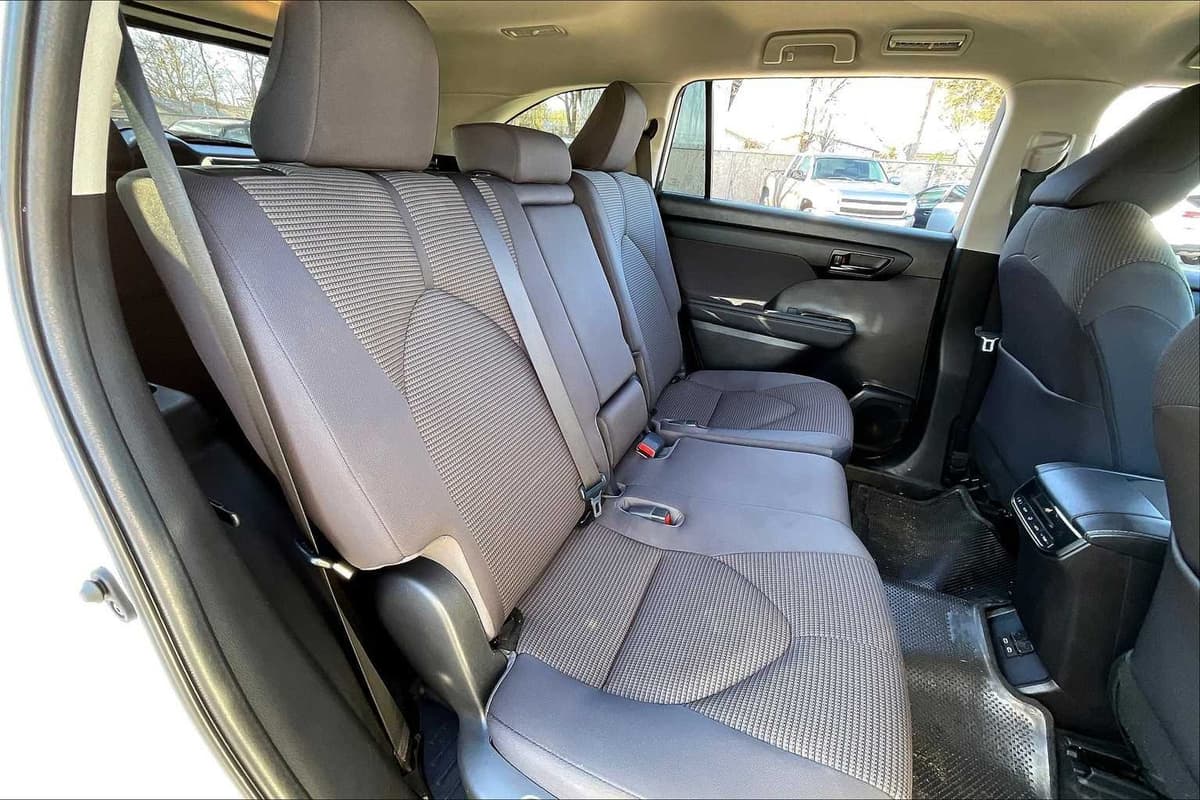 2023 Toyota Highlander - Image 18