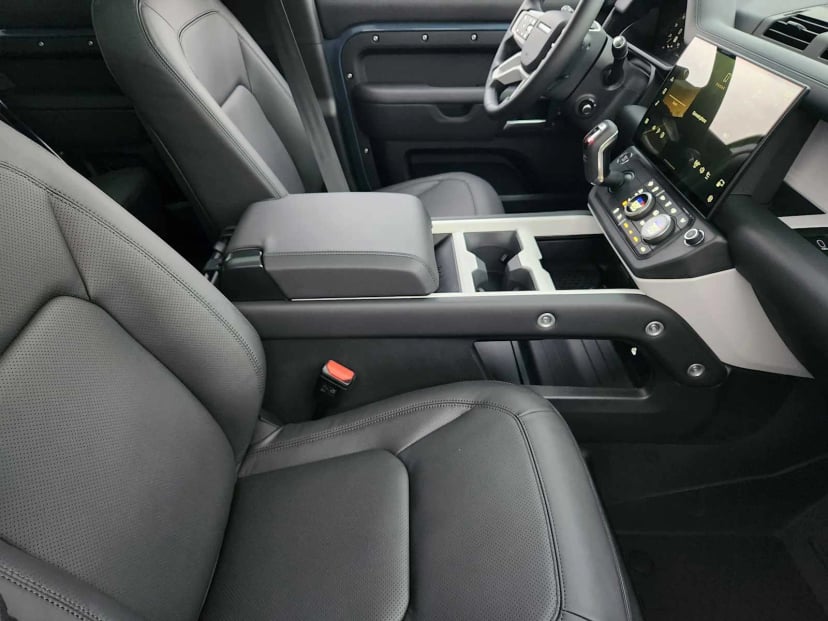 2026 LAND ROVER Defender 110 - Image 14