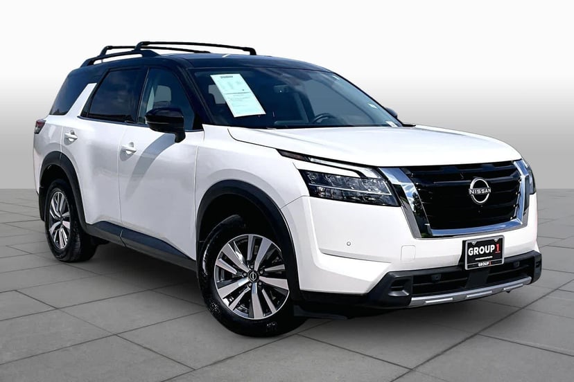 2023 Nissan Pathfinder - Image 3