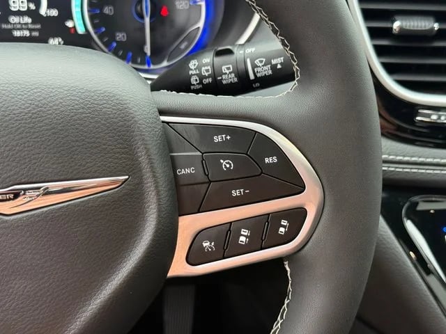2026 Chrysler Pacifica - Image 12