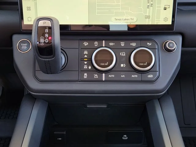 2026 Land Rover Defender 110 - Image 14