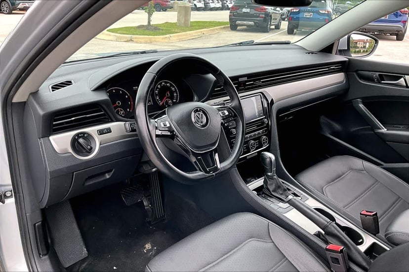 2020 Volkswagen Passat - Image 16