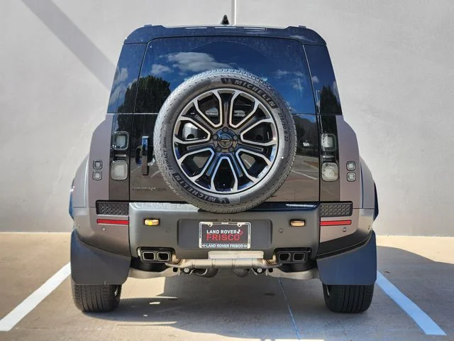 2026 Land Rover Defender 110 - Image 6