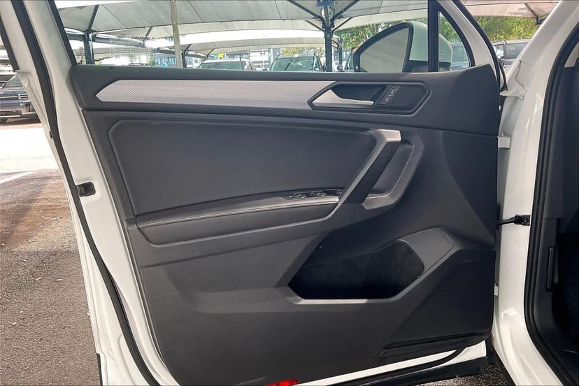 2022 Volkswagen Tiguan - Image 22