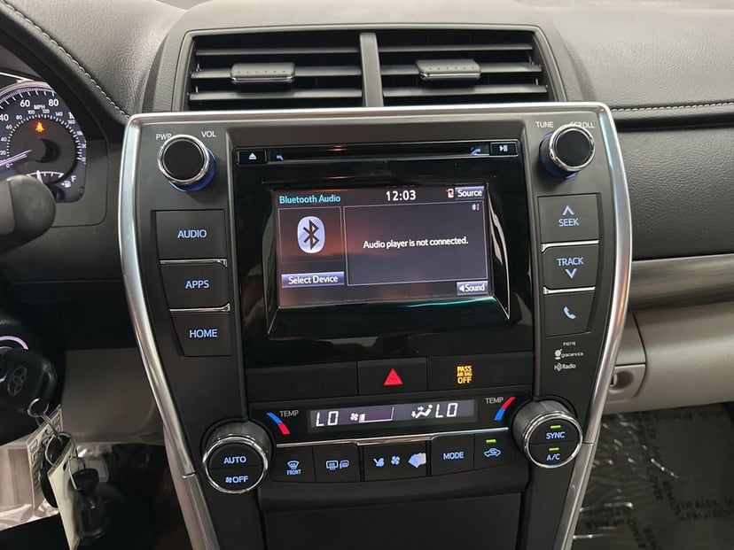 2015 Toyota Camry - Image 15