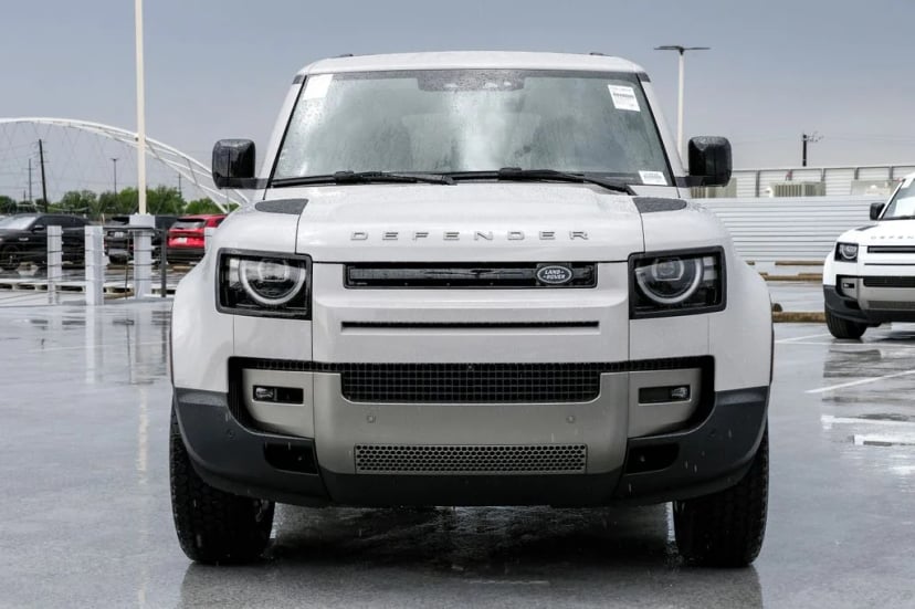 2026 Land Rover Defender 110 - Image 3