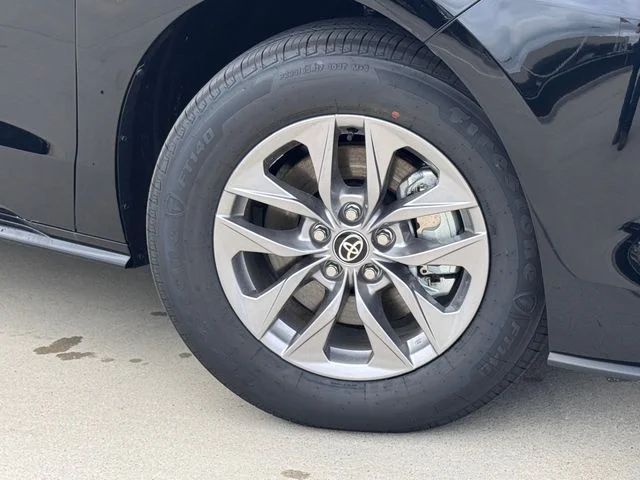 2026 Toyota Sienna - Image 2