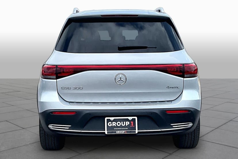 2023 Mercedes-Benz EQB 300 - Image 4