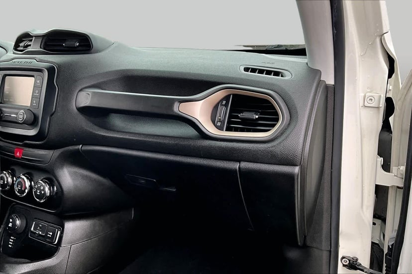 2017 Jeep Renegade - Image 19