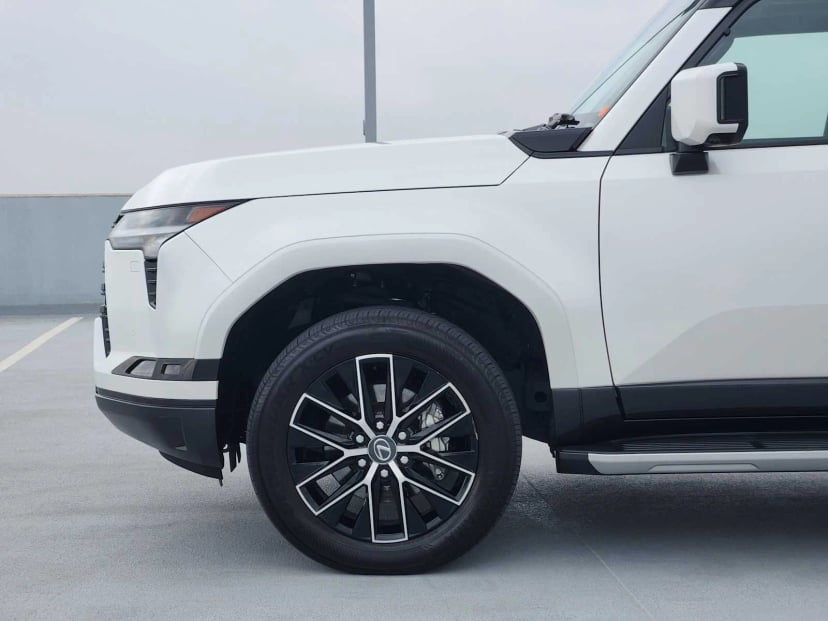 2024 Lexus GX 550 - Image 6