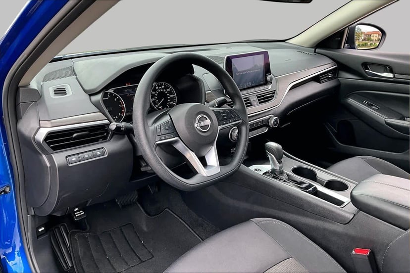 2025 Nissan Altima - Image 18