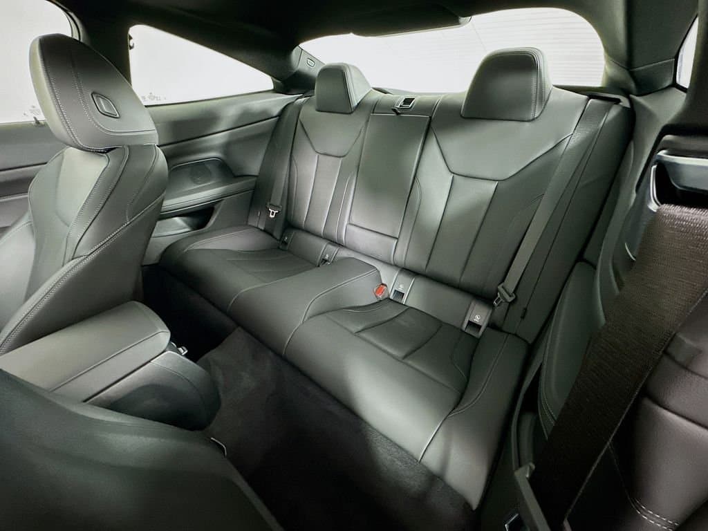 2025 BMW 4 Series - Image 25