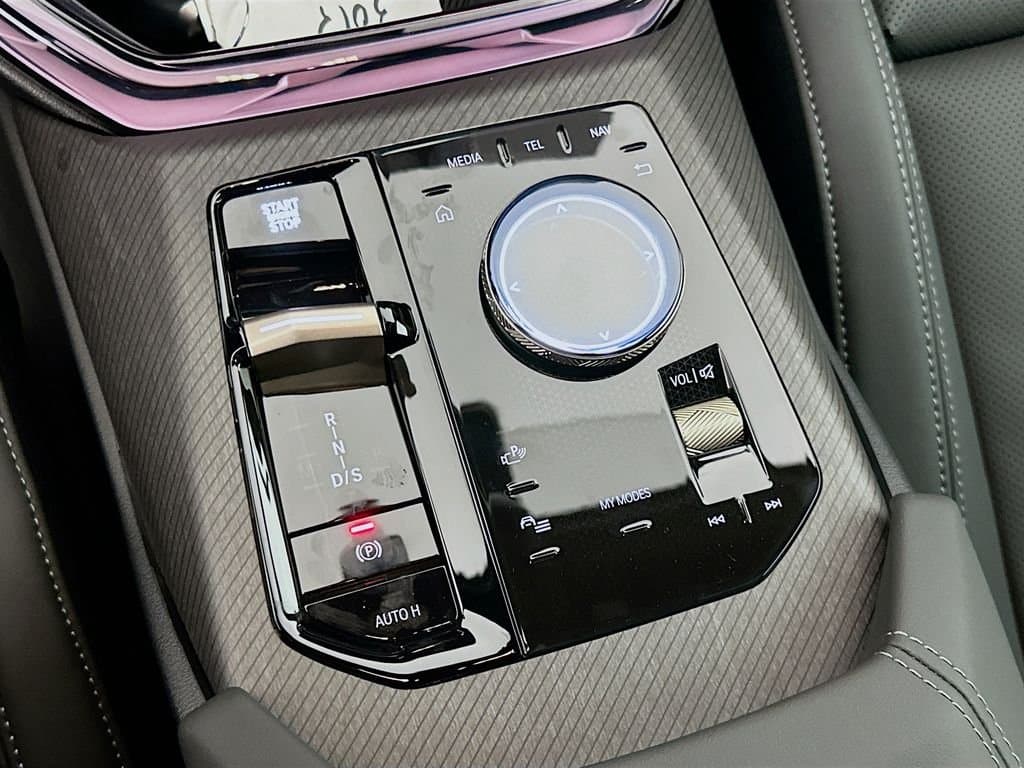 2025 BMW X3 - Image 15