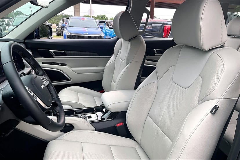 2025 Kia Telluride - Image 8