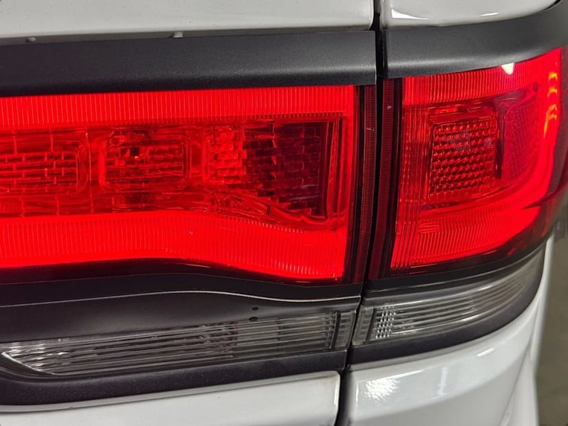 2020 Jeep Grand Cherokee - Image 31