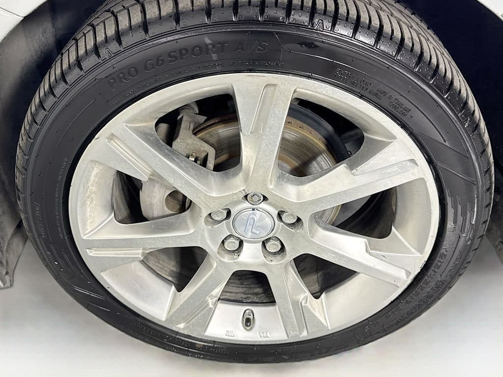 2014 TOYOTA Prius - Image 38