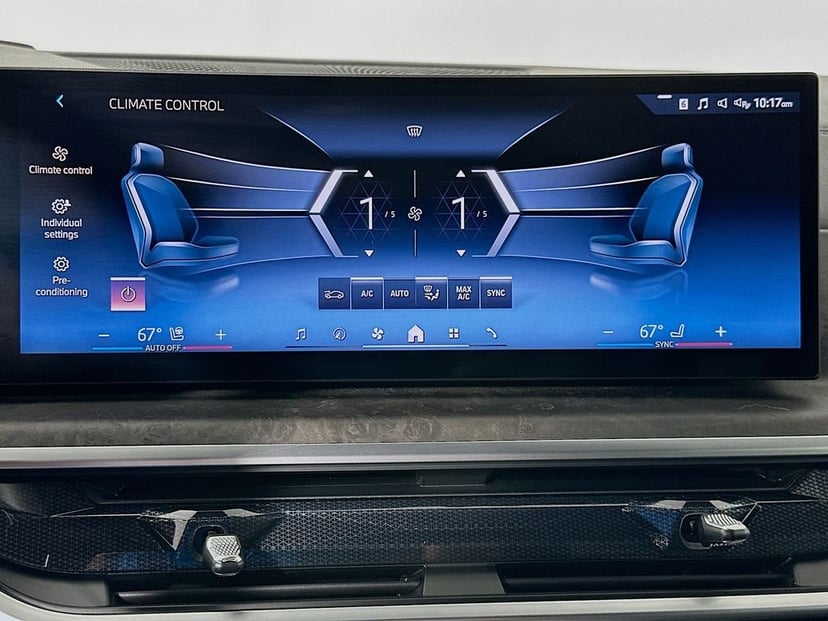 2025 BMW X7 - Image 16