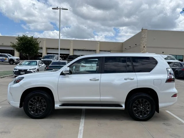 2023 Lexus GX - Image 4