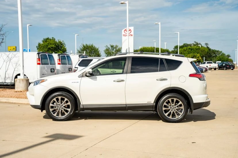 2017 Toyota RAV4 Hybrid - Image 2