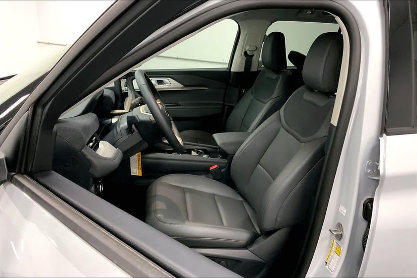 2026 Ford Explorer - Image 8
