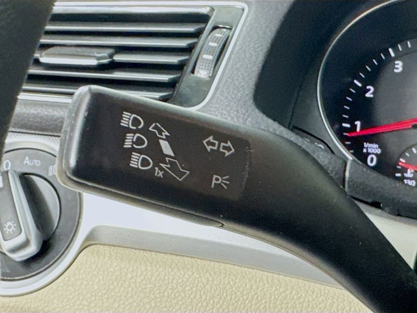 2017 Volkswagen Passat - Image 13
