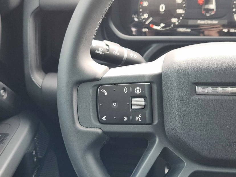 2024 Land Rover Defender - Image 28