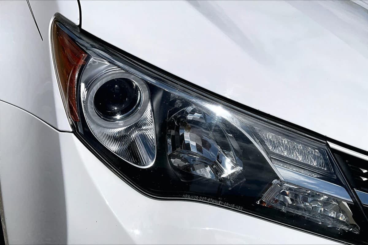 2013 Toyota RAV4 - Image 30