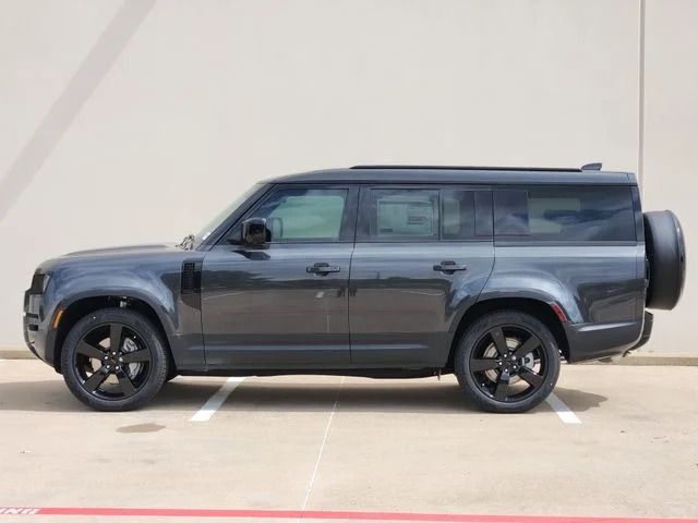2026 Land Rover Defender 130 - Image 4