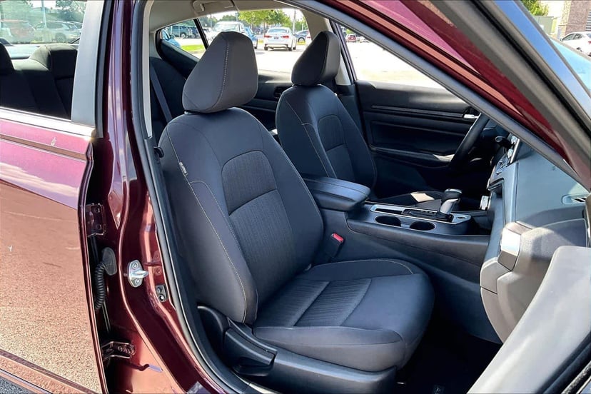 2025 Nissan Altima - Image 9