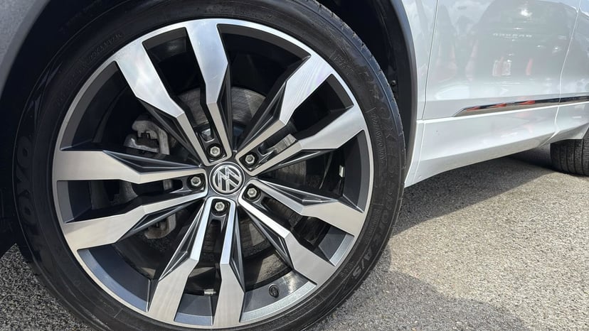 2021 Volkswagen Tiguan - Image 9