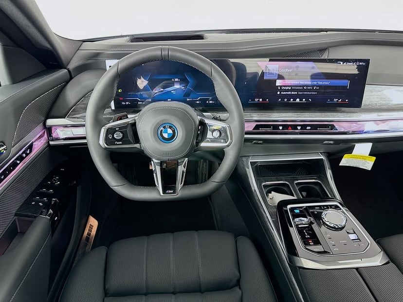 2025 BMW i7 - Image 19