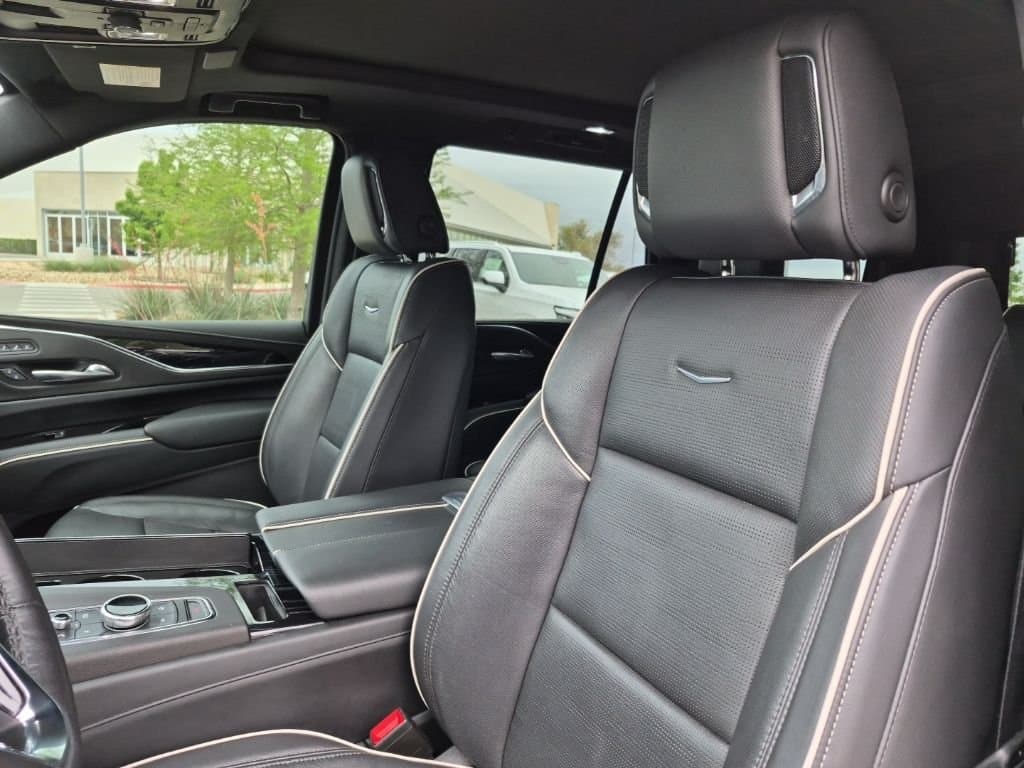 2022 Cadillac Escalade - Image 31