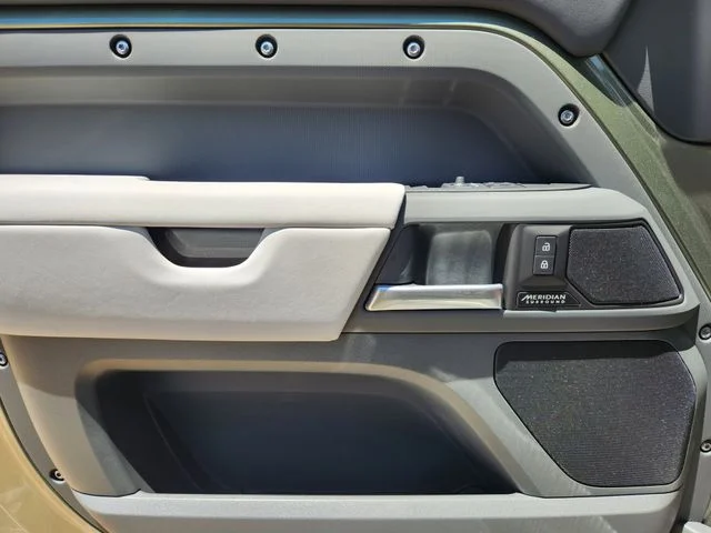 2025 Land Rover Defender 130 - Image 16