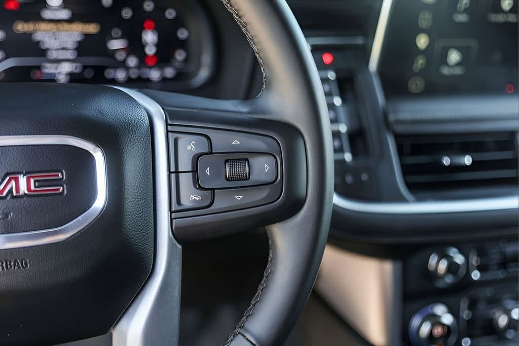 2023 GMC Yukon XL - Image 13