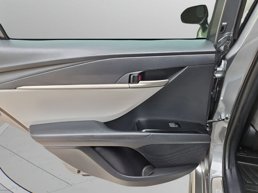2025 Toyota Camry - Image 17