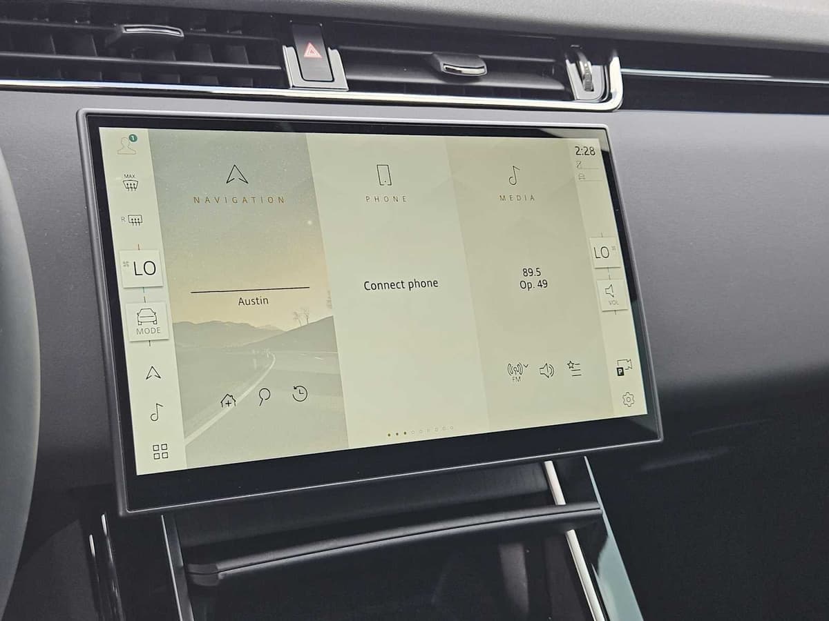 2026 Land Rover Range Rover Evoque - Image 15