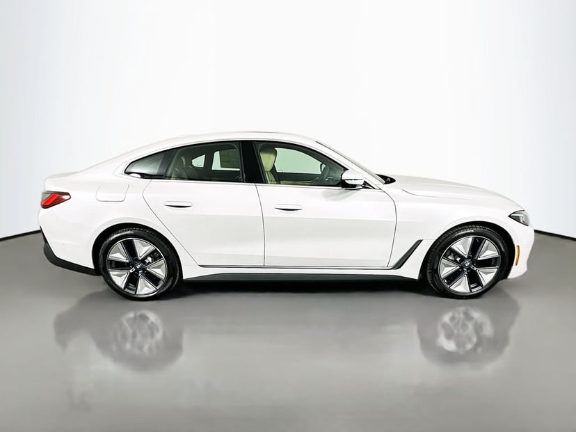 2026 BMW i4 - Image 4