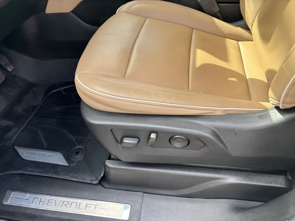 2023 Chevrolet Suburban - Image 22