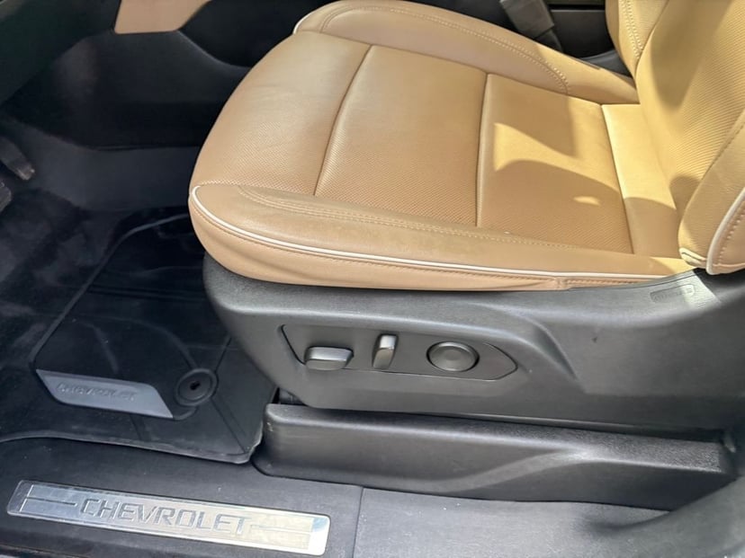 2023 Chevrolet Suburban - Image 22