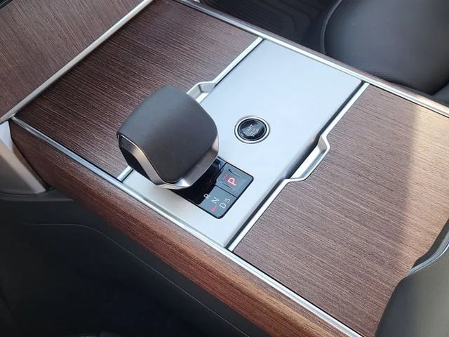 2026 Land Rover Range Rover - Image 15