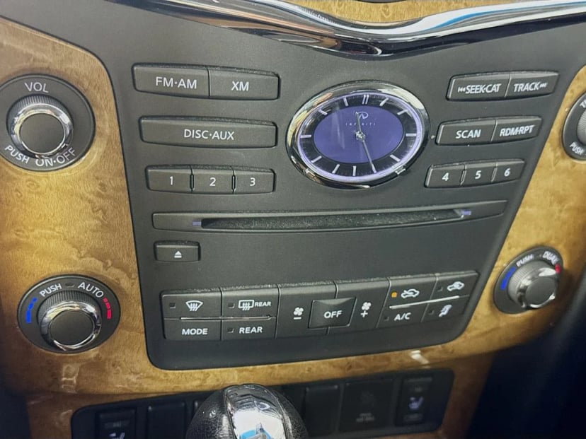2013 INFINITI QX56 - Image 19