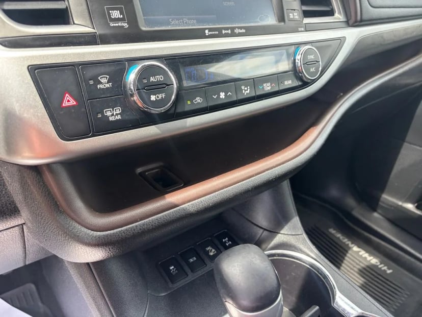 2017 Toyota Highlander - Image 18