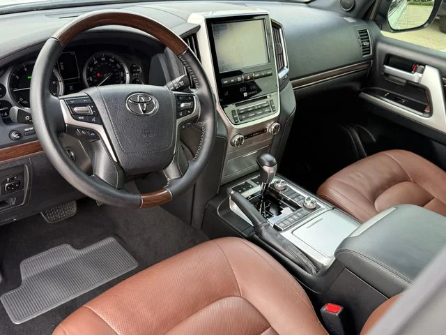 2021 Toyota Land Cruiser - Image 10